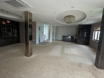Cho thuê biệt thự ngõ 214 nguyễn xiển ,120m x 5 tầng 1 tum thông sàn , thang máy riêng 4