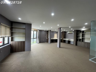 Cho thuê biệt thự ngõ 214 nguyễn xiển ,120m x 5 tầng 1 tum thông sàn , thang máy riêng 1