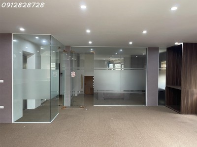 Cho thuê biệt thự ngõ 214 nguyễn xiển ,120m x 5 tầng 1 tum thông sàn , thang máy riêng 2