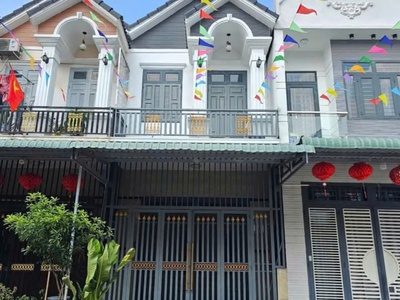 Nhà 1 trệt 1 lầu giáp KCN Vsip 3 1