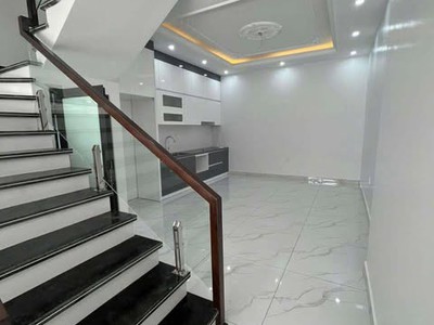  Bán nhà 3 tầng xây độc lập ngay trung tâm Đồng Hoà 3