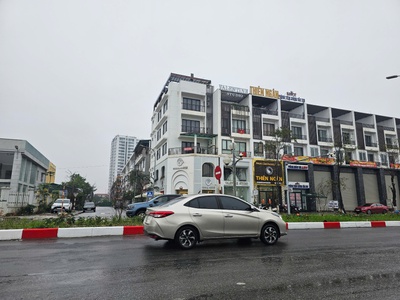 Bán nhà phố 5 tầng mặt phố  553,4m2 mặt sàn  mặt đường nguyễn tất thành - vị trí kim cương 2