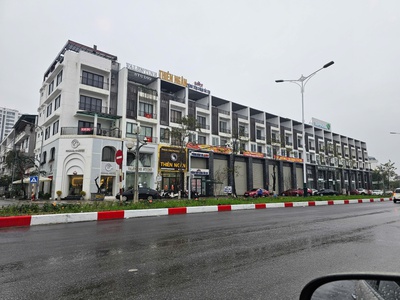 Bán nhà phố 5 tầng mặt phố  553,4m2 mặt sàn  mặt đường nguyễn tất thành - vị trí kim cương 4