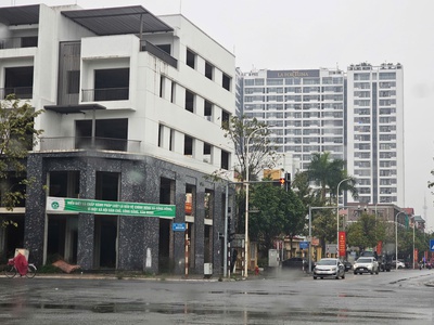 Bán nhà phố 5 tầng mặt phố  553,4m2 mặt sàn  mặt đường nguyễn tất thành - vị trí kim cương 0