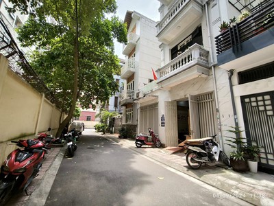 Bán mặt phố đường bưởi   kinh doanh đỉnh   vỉa hè   8.2m mt   5t   72m2   23.4 tỷ 0