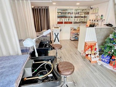 Mình cần sang tiệm spa, tiệm mới mở được 4 tháng, do bận việc gia đình 1