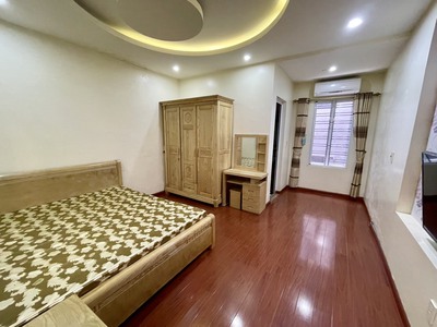 Cho thuê nhà khu phân lô Văn Cao, DT: 90m2, 4 p.ngủ. 5