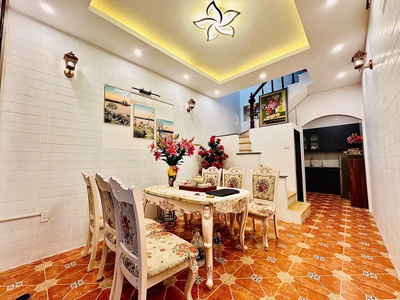 Mặt phố yên lãng 32 mét, ô tô tránh,ngõ thông, nhà vuông vắn,5 tầng, sổ đỏ hàng hiếm có duy nhất 4