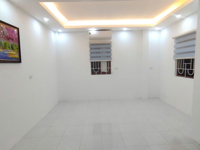 Kim mã-ba đình diện tích 30 mét, 4 tầng, ngõ rộng 3 mét, cách ô tô tránh đúng 20 mét, sổ đỏ chính 4