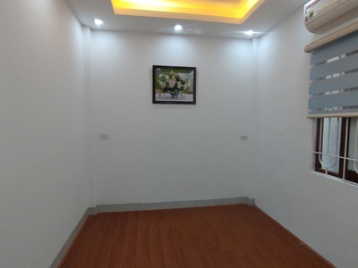 Kim mã-ba đình diện tích 30 mét, 4 tầng, ngõ rộng 3 mét, cách ô tô tránh đúng 20 mét, sổ đỏ chính 3