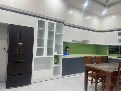 Cho thuê nhà 3.5 tầng mặt phố Lạc Long Quân, ph Hải Tân, TP HD, 81m2, mt 4.5m, view sông 1