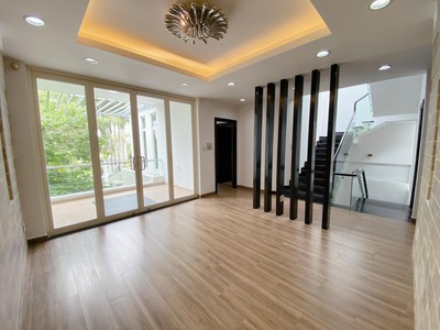Bán gấp Biệt Thự 3 Tầng - Ngang Lớn 9m - Phong Phú  Bình Chánh Giáp Tạ Quang Bửu 2