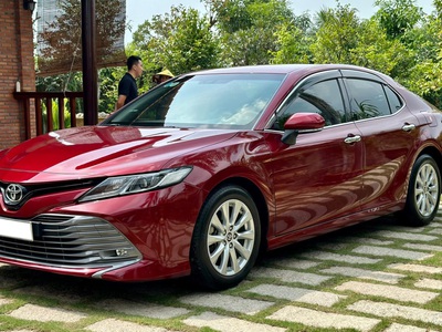 Bán xe Toyota Camry 2.0G 2021, số tự động, màu đỏ. 2
