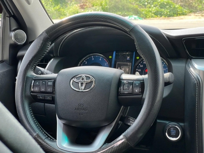 Bán xe Toyota Fortuner 2023, số tự động, máy dầu, màu trắng. 9