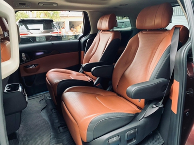 Bán xe Kia Carnival 2023 Signature 2.2D Full dầu, màu đỏ mận. 6