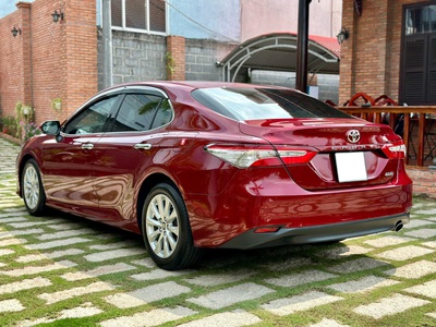 Bán xe Toyota Camry 2.0G 2021, số tự động, màu đỏ. 4