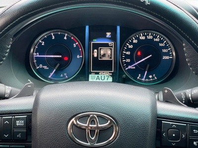 Bán xe Toyota Fortuner 2023, số tự động, máy dầu, màu trắng. 13