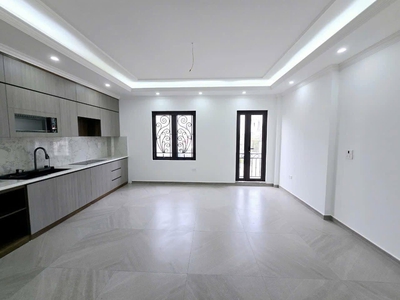 Tòa vp 8 tầng trần quốc hoàn 50m, mt 5.6m, ô tô vòng quanh, nhỉnh 22 tỷ 0