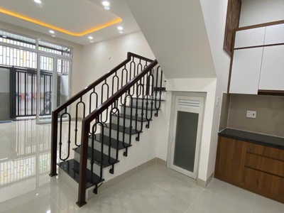 Ngọc khánh ba đình 32 mét, 2 tầng cũ dân xây, 2 mặt tiền, ô tải đỗ cửa, ngõ thông thoáng, sầm 2