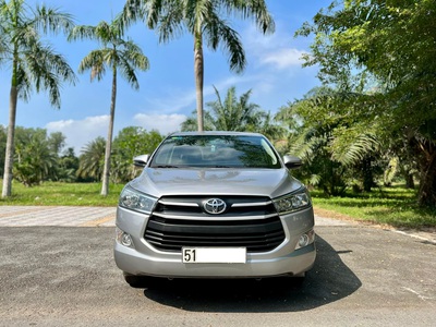 Bán xe Toyota innova 2.0E 2020, số sàn, màu bạc. 0