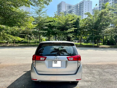 Bán xe Toyota innova 2.0E 2020, số sàn, màu bạc. 2