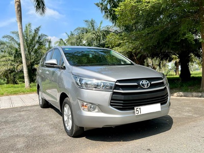 Bán xe Toyota innova 2.0E 2020, số sàn, màu bạc. 3