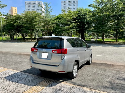 Bán xe Toyota innova 2.0E 2020, số sàn, màu bạc. 6