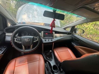 Bán xe Toyota innova 2.0E 2020, số sàn, màu bạc. 7