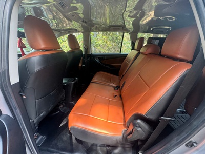 Bán xe Toyota innova 2.0E 2020, số sàn, màu bạc. 9
