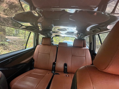 Bán xe Toyota innova 2.0E 2020, số sàn, màu bạc. 10