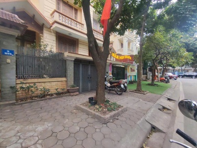 Bán biệt thự trung văn, có gara, , khu vực thông thoáng, ở vượng khí 0