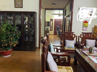 Bán biệt thự trung văn, có gara, , khu vực thông thoáng, ở vượng khí 3