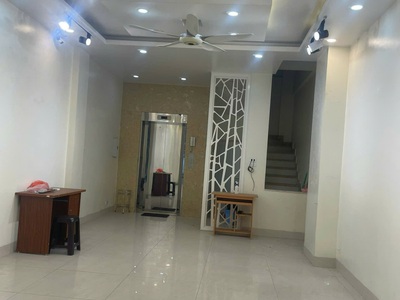 Cho thuê nhà mặt phố. phố trạm. 60m2   6 tầng   23 triệu. thang máy, kinh doanh. 0