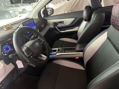Cần bán Toyota Veloz Cross TOP bản full option- 565 triệu 5