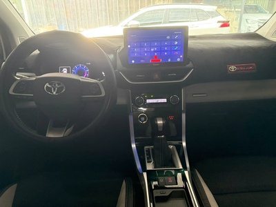 Cần bán Toyota Veloz Cross TOP bản full option- 565 triệu 0