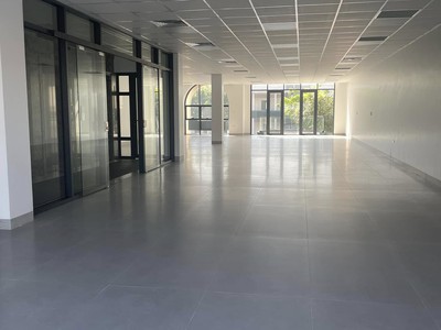 Cho thuê tầng 2, tầng 3 tòa nhà mặt phố Thống Nhất, TP Hải Dương, 300m2 1 sàn, vị trí đẹp 0