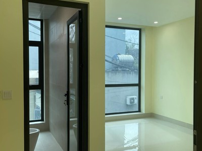 Bán Nhà 3 Tầng Ngõ 33 Cao Xanh,P.Cao Xanh. DT:54m2,MT:4.5m Rẻ Đẹp 3