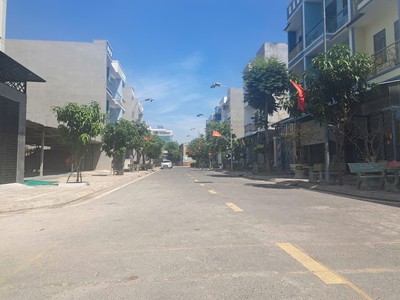 Bán nhà 3 tầng,p.dĩ an,đương nhựa 12m,giá hạt dẻ,gần trường thpt dĩ an 4