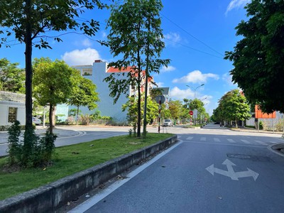 Bán lô nhà vườn mặt phố Nguyễn Cao, KĐT Tuệ Tĩnh, TP Hải Dương, 93.2m2, ngay ngã 4 4