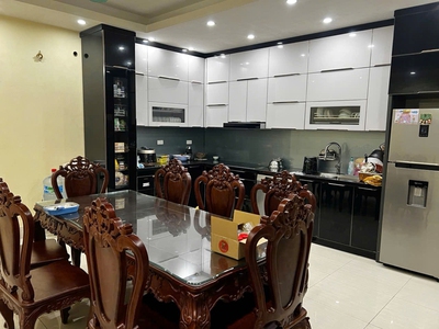 Cần bán 116m2 nhà 5 tầng mặt ngõ 66 Ngọc Lâm. Đường ô tô tránh thông ra Nguyễn Văn Cừ 0