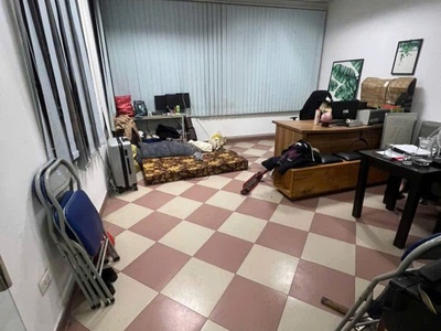 Cho thuê nhà riêng ở Yên Hòa, Cầu 40m, 5 tầng giá 14 triệu, ngõ 3 gác, ở và kinh doanh 1