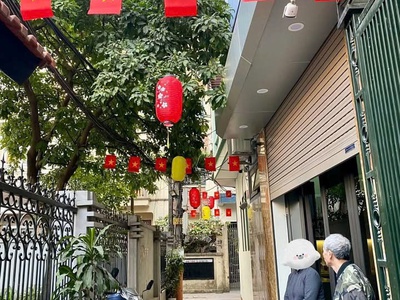 Cho thuê nhà riêng ở Yên Hòa, Cầu 40m, 5 tầng giá 14 triệu, ngõ 3 gác, ở và kinh doanh 2