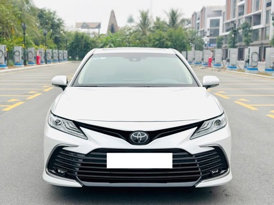 Bán xe Toyota Camry 2.0Q 2024 màu trắng. 0