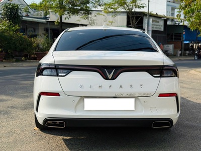 Bán xe Vinfast Lux A2.0 Premium 2022, màu trắng. 1