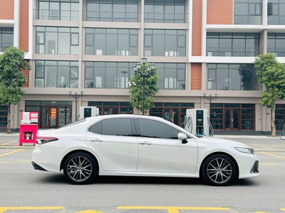 Bán xe Toyota Camry 2.0Q 2024 màu trắng. 2