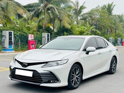 Bán xe Toyota Camry 2.0Q 2024 màu trắng. 3