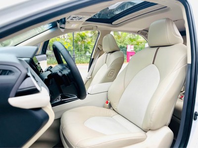 Bán xe Toyota Camry 2.0Q 2024 màu trắng. 6