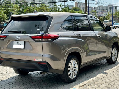 Bán xe Toyota innova Cross 2.0 CVT 2025 màu xám. 3
