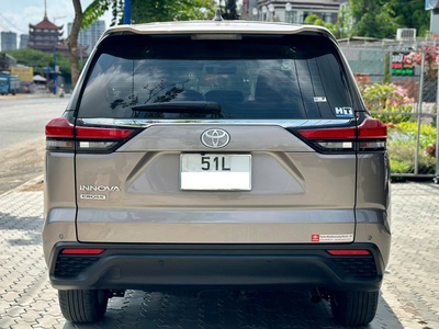 Bán xe Toyota innova Cross 2.0 CVT 2025 màu xám. 4