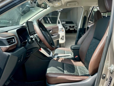 Bán xe Toyota innova Cross 2.0 CVT 2025 màu xám. 9